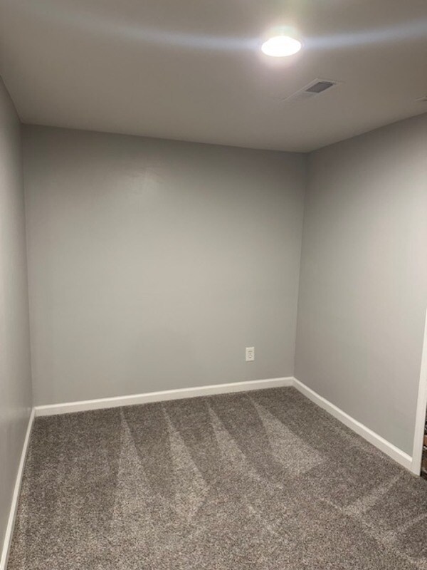 Building Photo - 305 SE 2 St