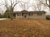 Building Photo - 253 Ivanhoe Ln