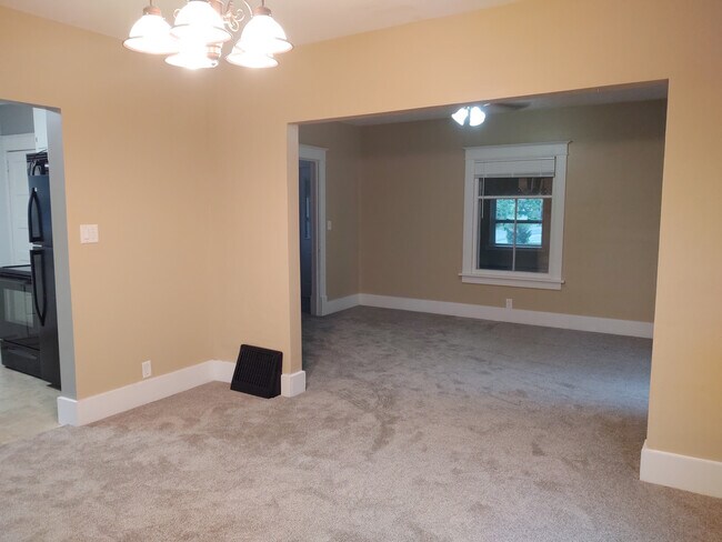 Building Photo - Charming 3-Bedroom Home in a Convenient Location