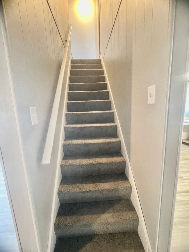 Building Photo - 2 Bed 1 Bath- Pittsburgh Pa
