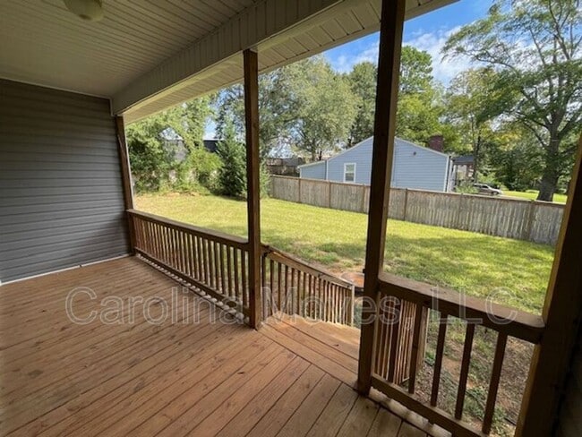 Building Photo - 5 Lombard Ln