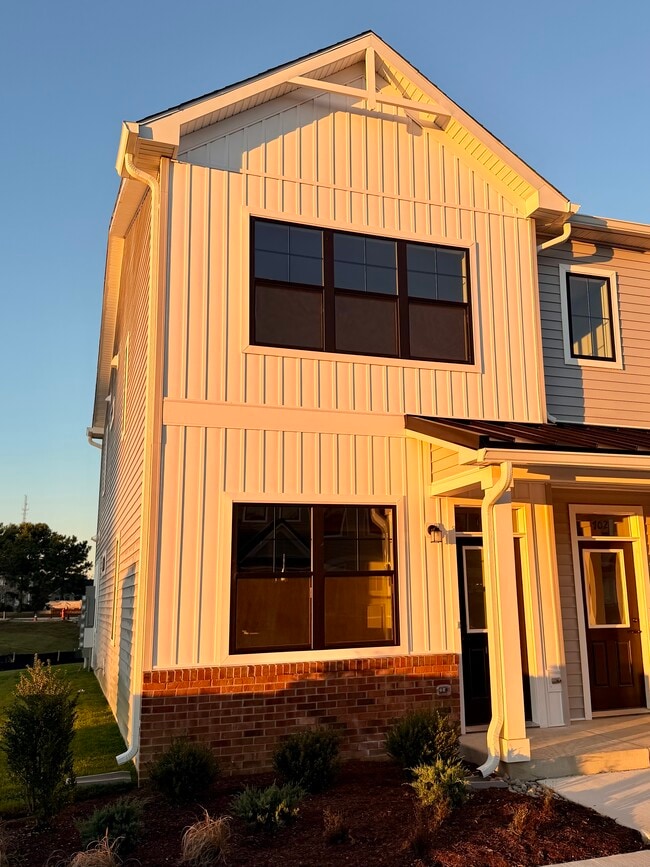 Building Photo - 1145 Savannah Rd