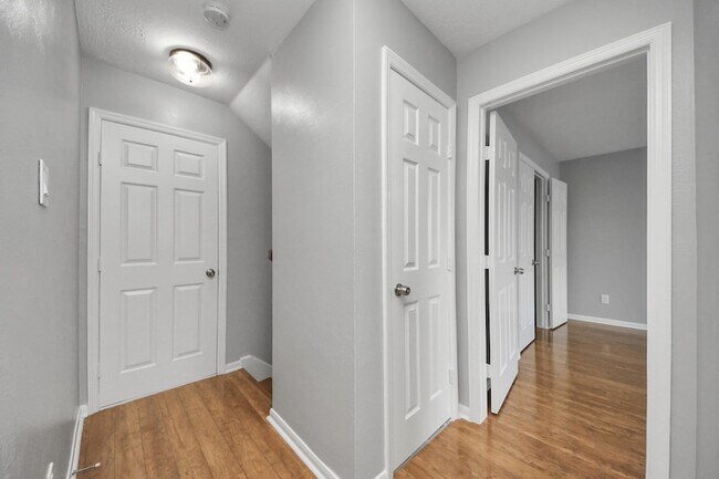 Building Photo - 20922 Whitevine Way