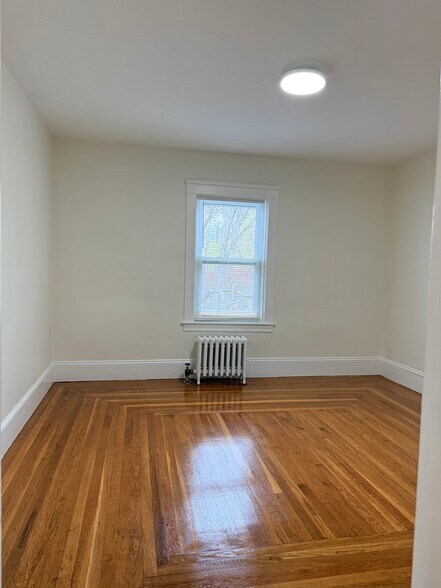 Building Photo - 90 Spruce St