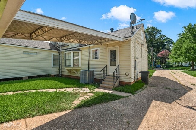 Building Photo - 266 Carrollton Ave