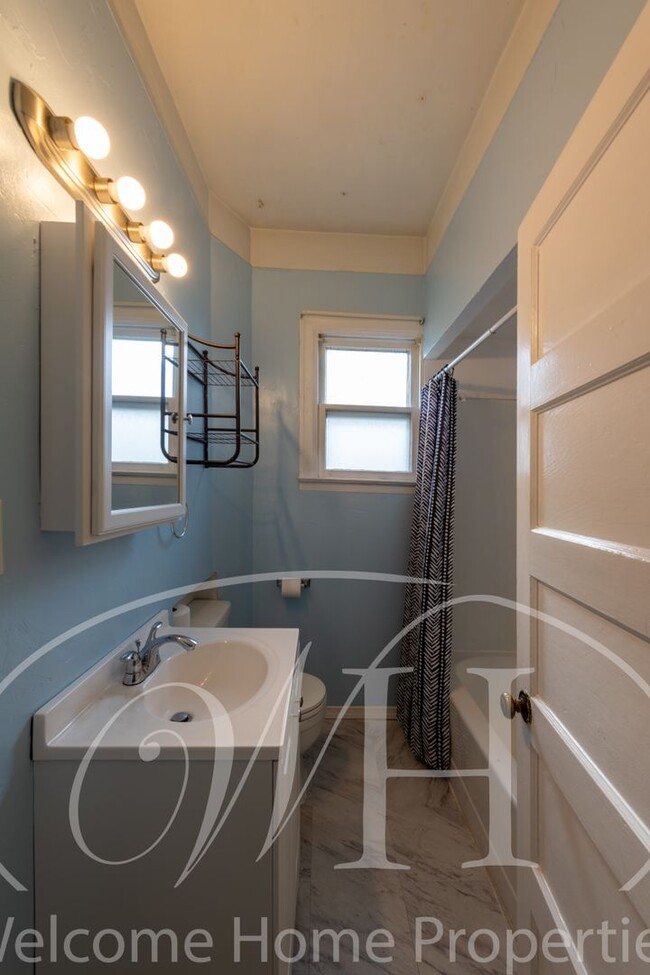 Building Photo - Charming Walla Walla Home with Gas Fireplace, Backyard Patio, and Off-Street Parking!