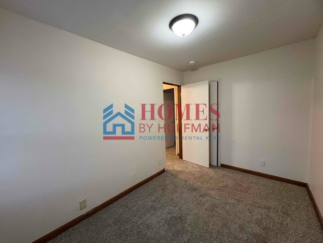 Building Photo - Two Bedroom Duplex | Move in Ready