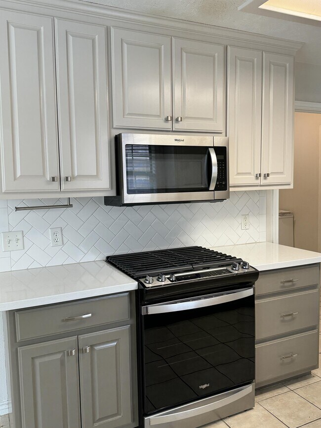 Building Photo - 225 Karten Ln