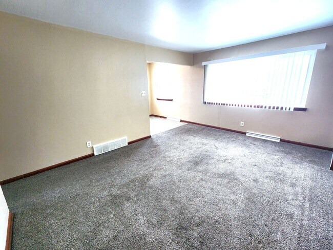 Building Photo - 11059 W Hampton Ave