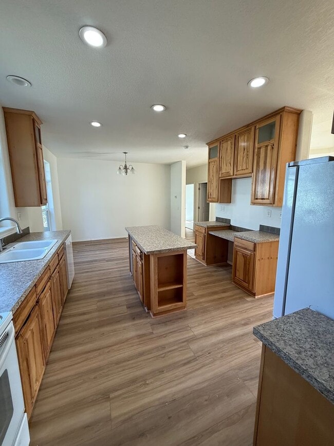 Building Photo - Newly Renovated 3 bed/2 bath manufactured home!
