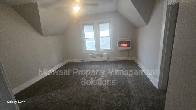 Building Photo - 1422 Central Ave