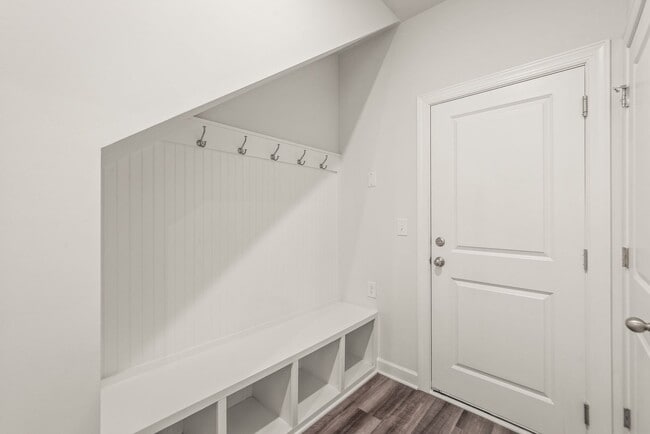 Building Photo - 7136 Bryce Ave