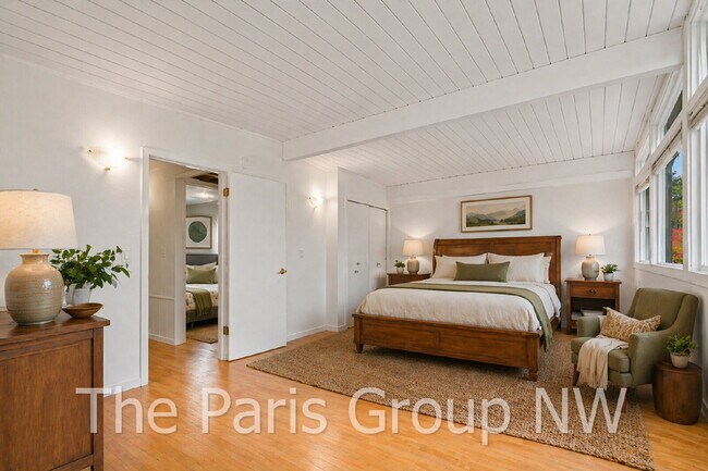 Building Photo - Fantastic Modernized Bridle Trails Mid Century Home * Central A/C, EV Charger, Exceptional Outdoo...