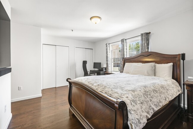 Building Photo - 519 3rd St