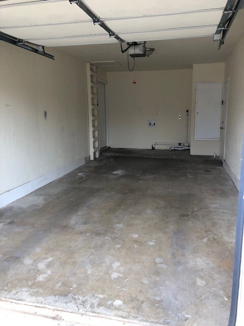 Building Photo - 5332 NW Ash Ave