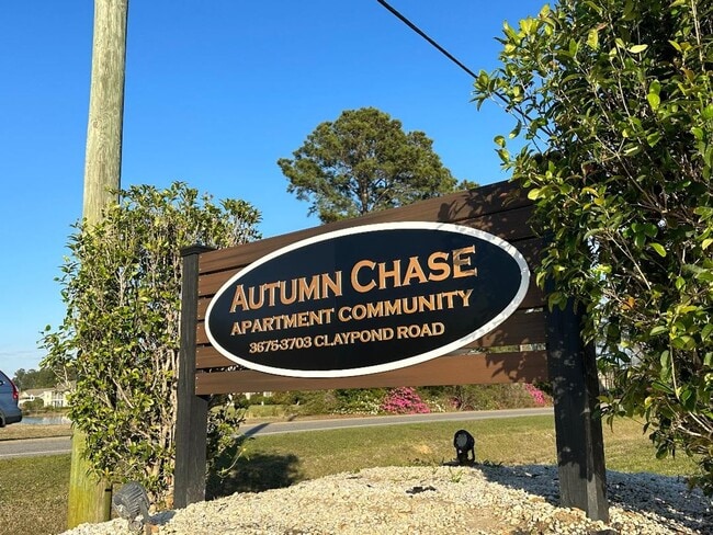 Building Photo - If you choose Autumn Chase we will both be LUCKY!!