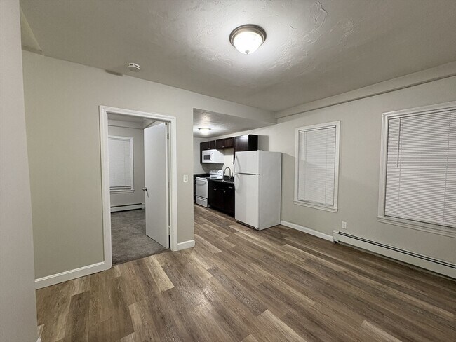 Building Photo - 171 Pleasant St