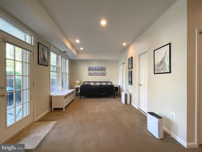Building Photo - 102 Lounsbury Pl