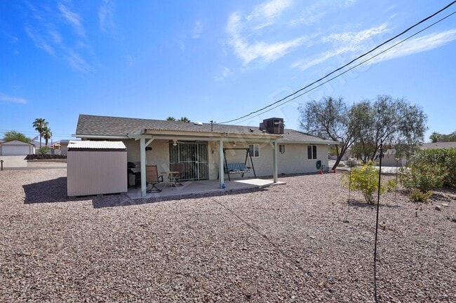 Building Photo - FURNISHED 2bd 2ba HOME