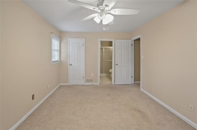 Building Photo - 461 Village Green Ct SW
