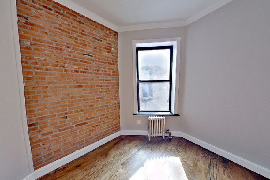 Building Photo - 206 E 83rd St
