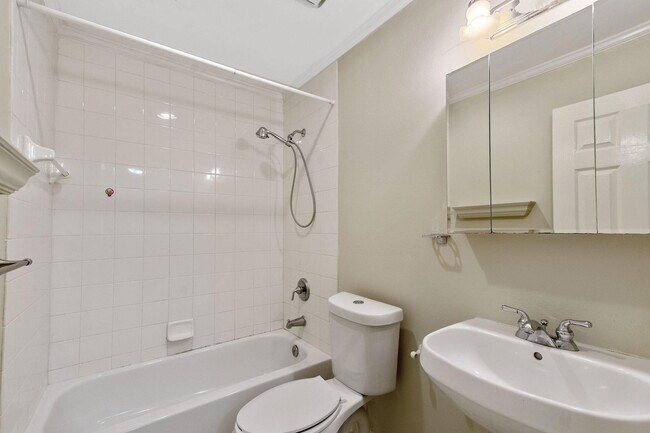 Building Photo - 32 Marabou Pl