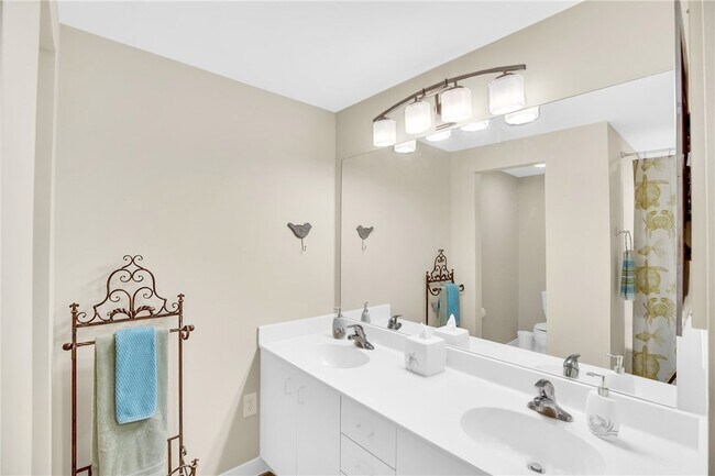 Building Photo - 5040 Harmony Cir