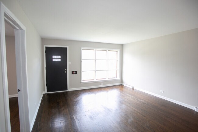 Building Photo - 8837 S Talman Ave