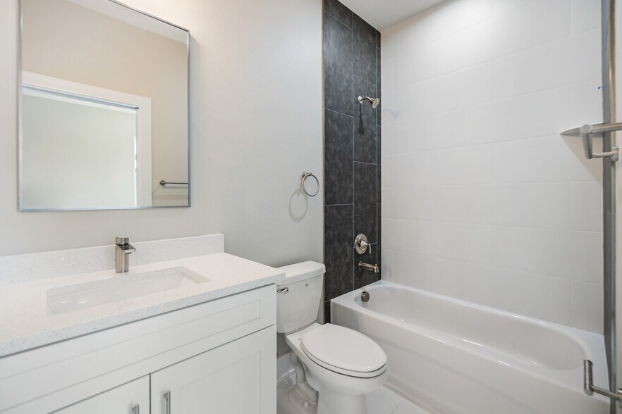 Building Photo - 2529 4th St S