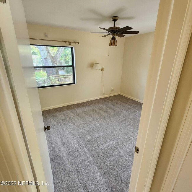 Building Photo - 2417 Barlad Dr