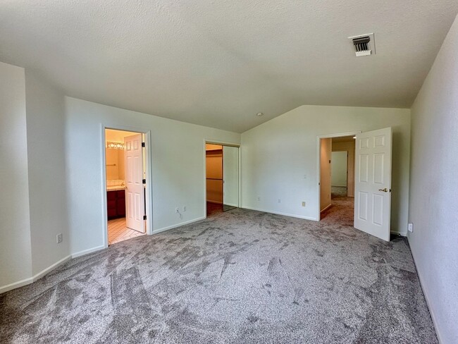 Building Photo - 515 Adriana Pl