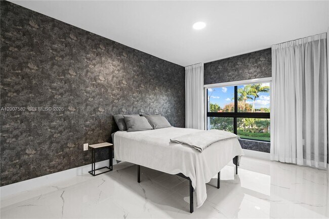 Building Photo - 17900 SW 149th Ave