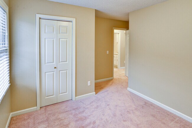 Building Photo - 149 Hollington Dr NE