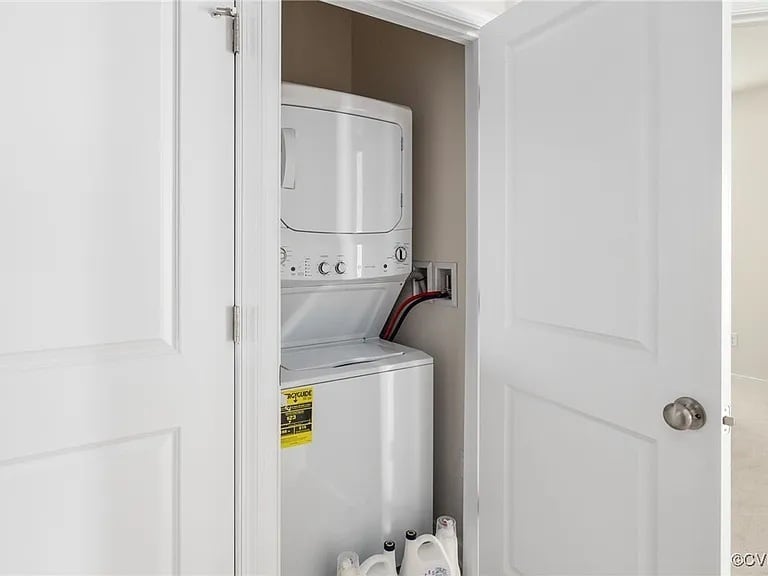 In-unit laundry - 7215 Hancock Chase Ct