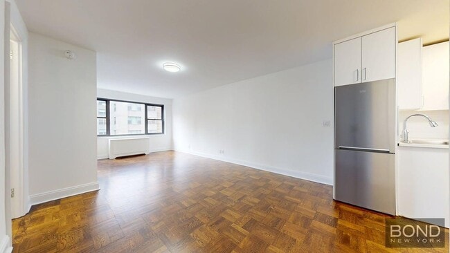 Building Photo - 405 E 56th St