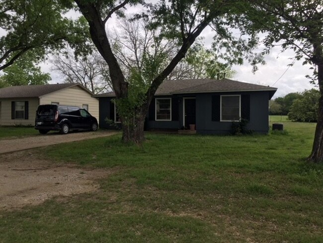 Primary Photo - 3 Bedroom/1 Bath Home on Country Club Rd. ...