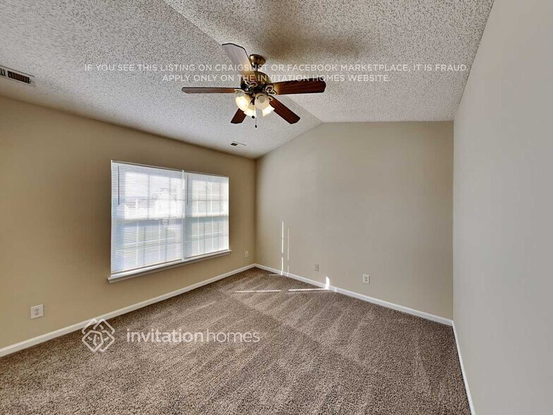Building Photo - 1402 Bray Dr
