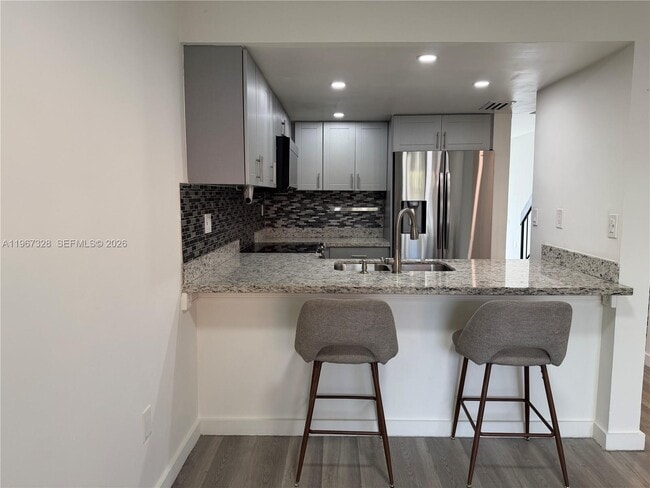 Building Photo - 1711 W 58th St