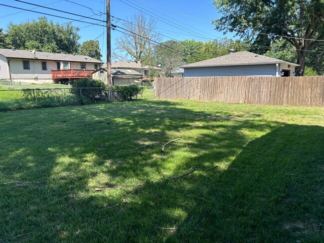 Building Photo - 924 S Madison St