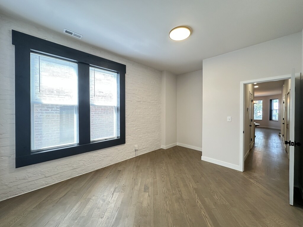 Building Photo - 841 N Mozart St