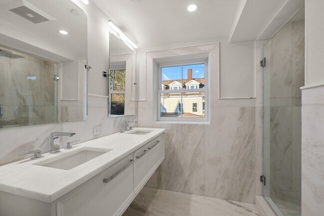 Building Photo - 1 School St