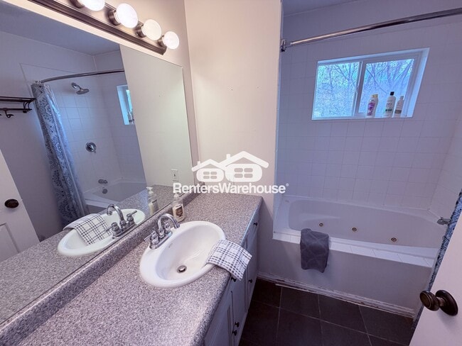 Building Photo - 2555 S 400 E