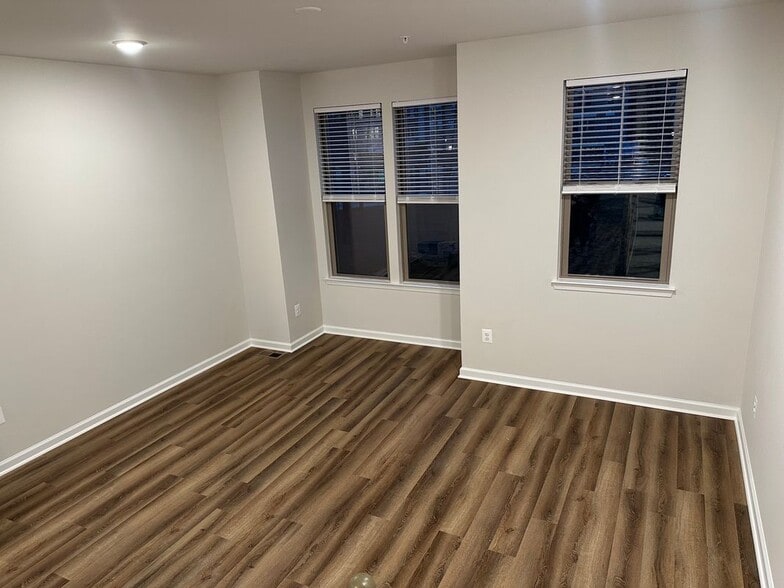 Building Photo - 6943 Cloverfield Ln