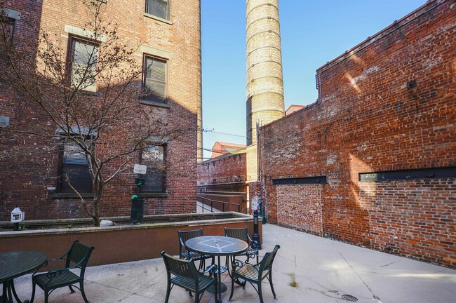 Building Photo - 186 Wayne St