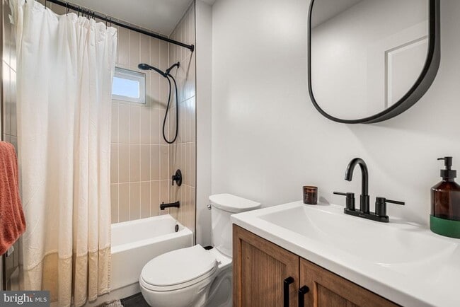 Building Photo - 538 S Adams St