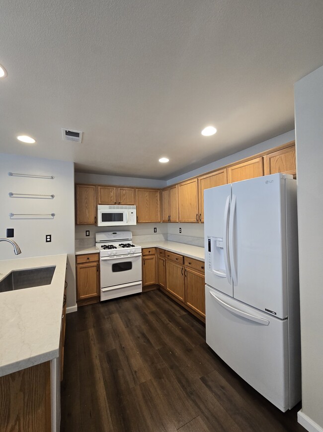 Building Photo - 1404 Pin Oak Dr