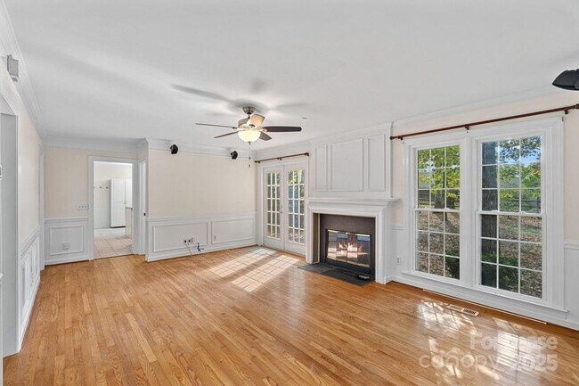 Building Photo - 7117 Kinsmore Ln