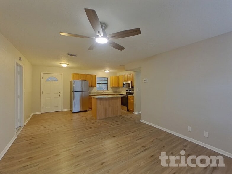 Building Photo - 2147 66th Ave S