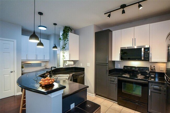 Building Photo - 400 17th St NW