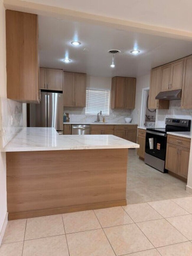 Building Photo - 7500 SW 98th Ct